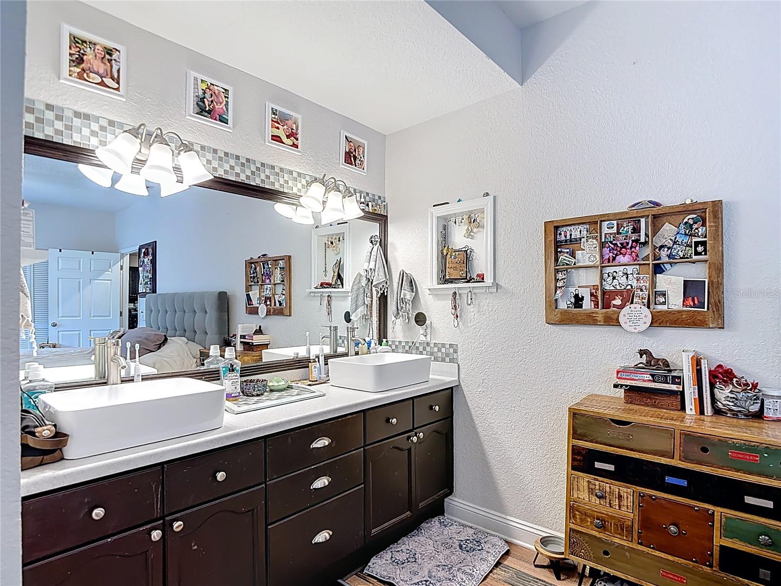 Image 49 of 92 For 105 Comanche Avenue