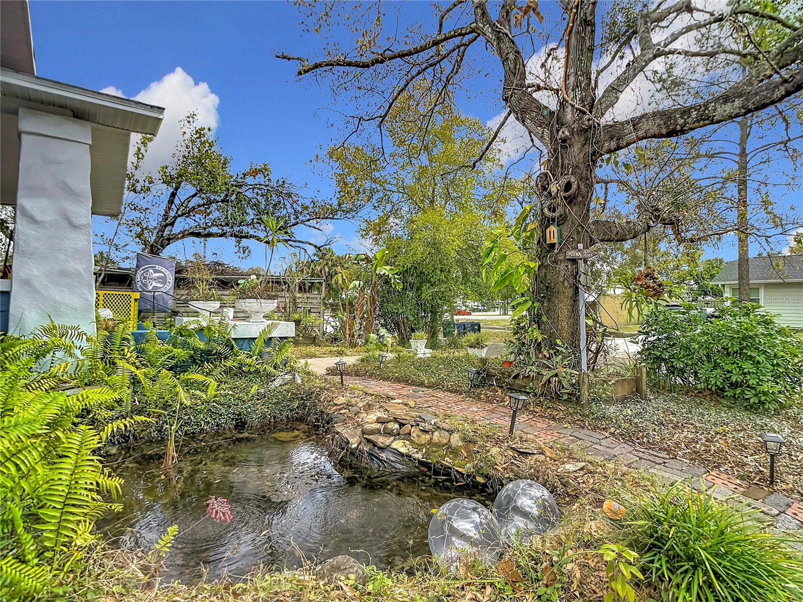 Image 6 of 92 For 105 Comanche Avenue