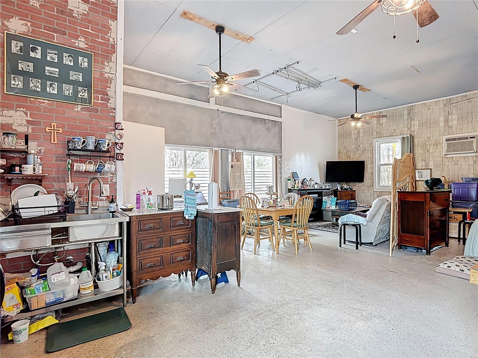 Image 71 of 92 For 105 Comanche Avenue