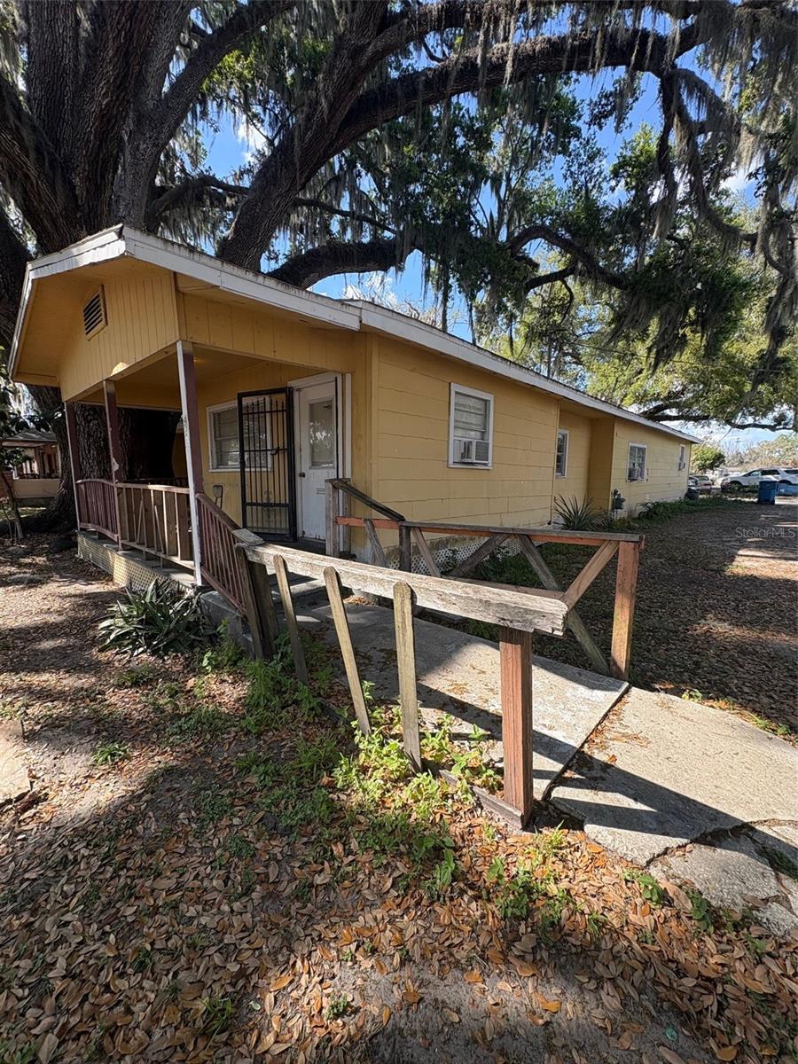 Image 2 of 5 For 422 Broadway Street