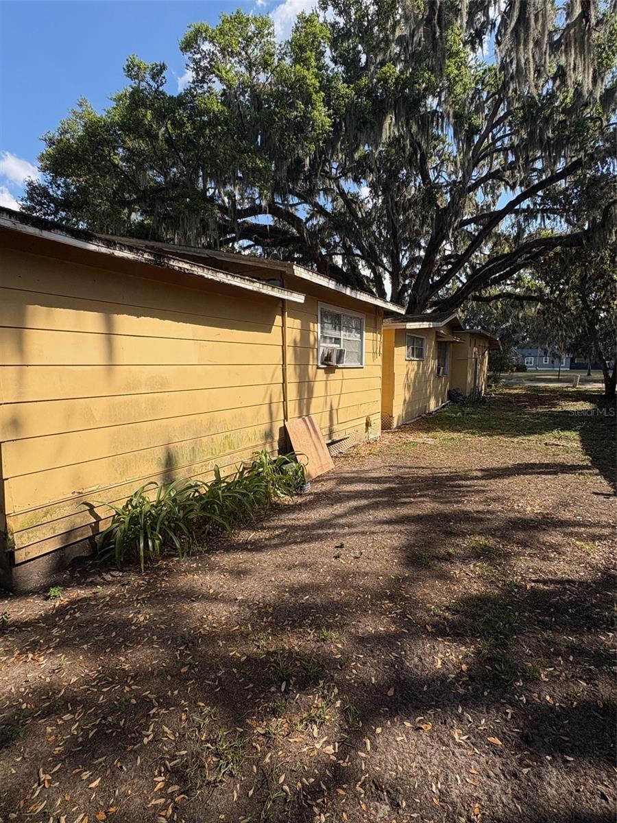 Image 4 of 5 For 422 Broadway Street