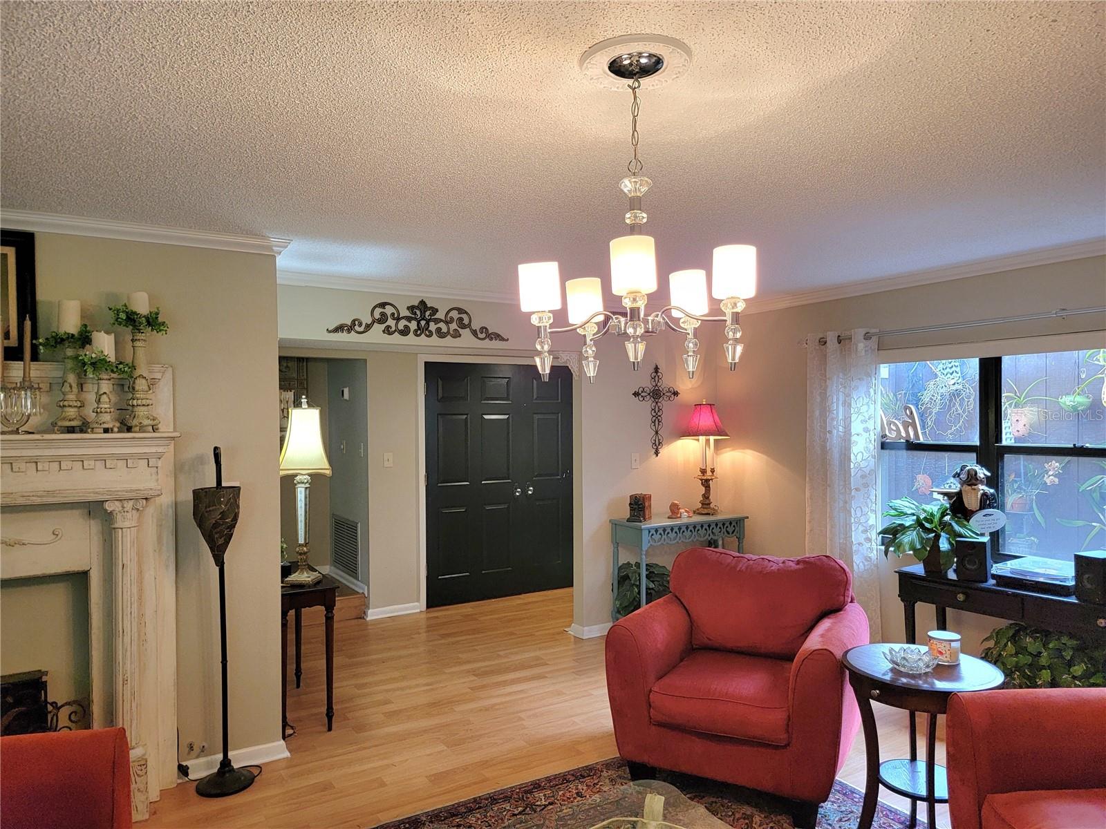 Image 7 of 59 For 1 Casa Loma Way