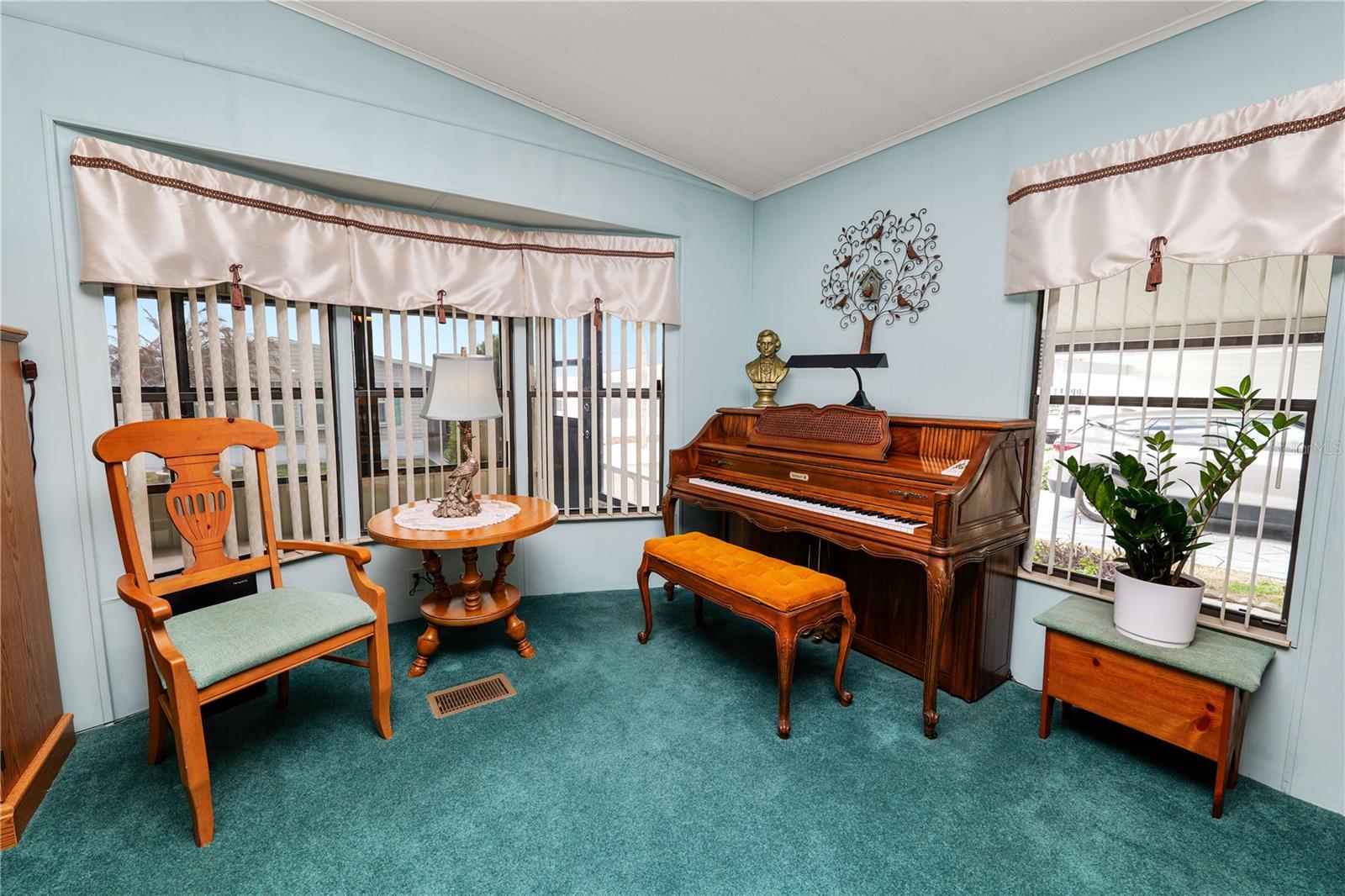 Image 14 of 63 For 4109 Sprucewood Street