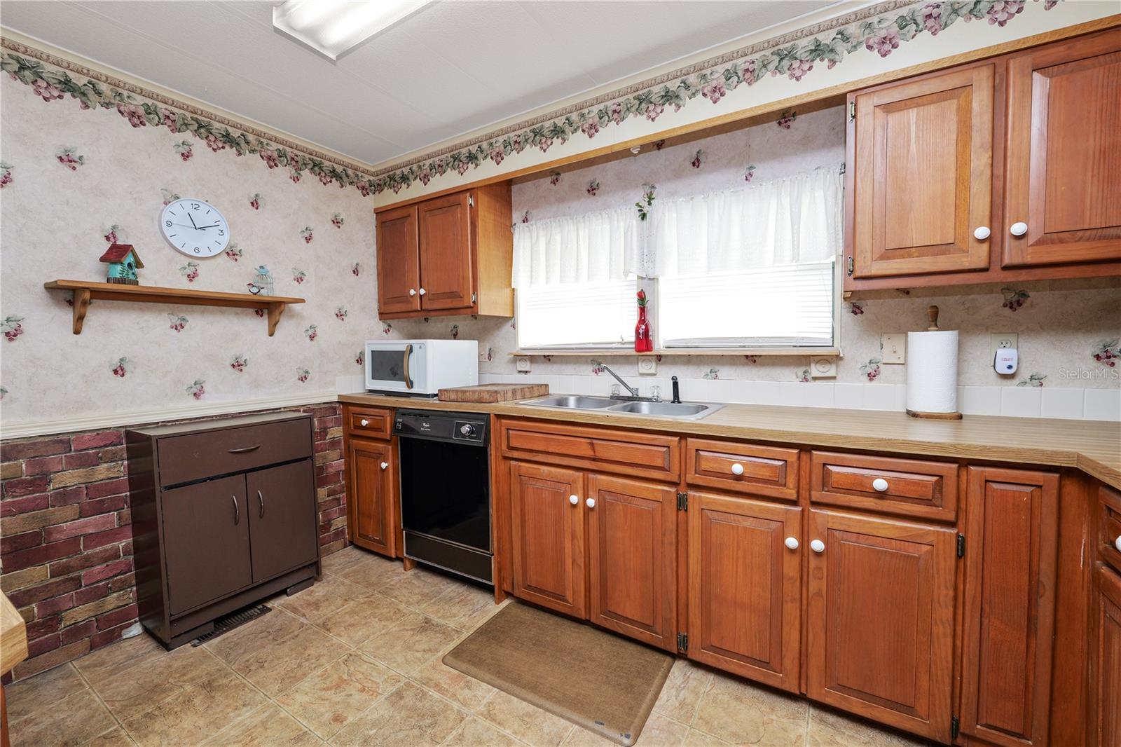 Image 20 of 63 For 4109 Sprucewood Street