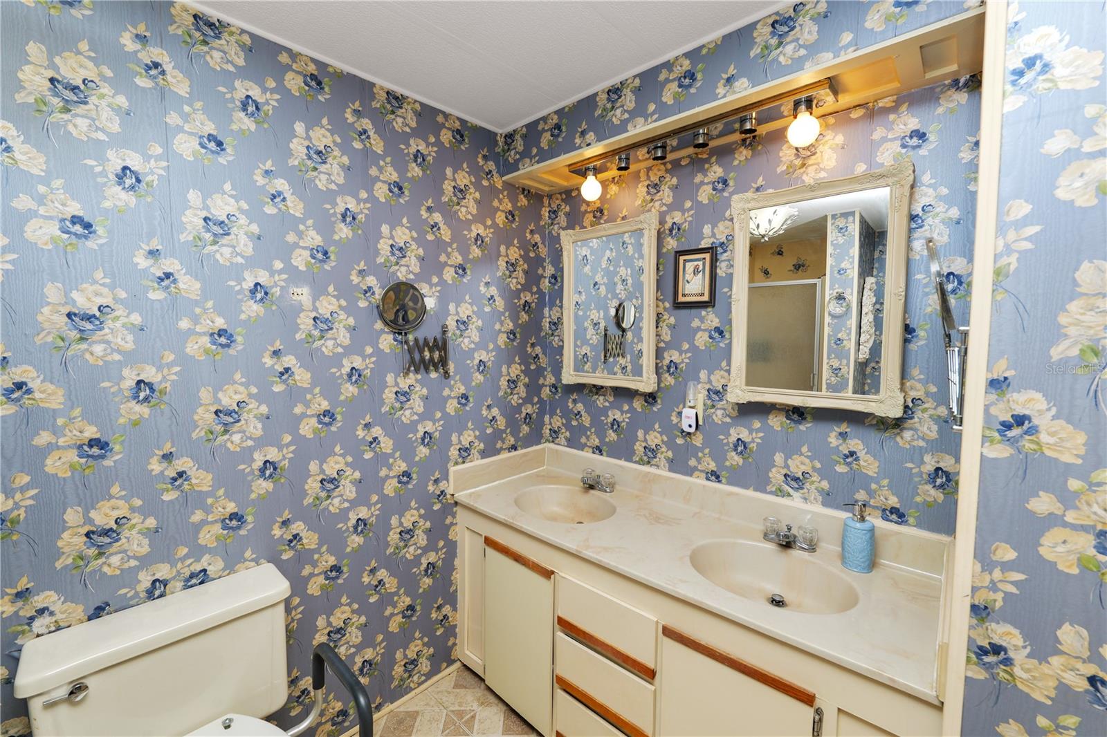 Image 33 of 63 For 4109 Sprucewood Street