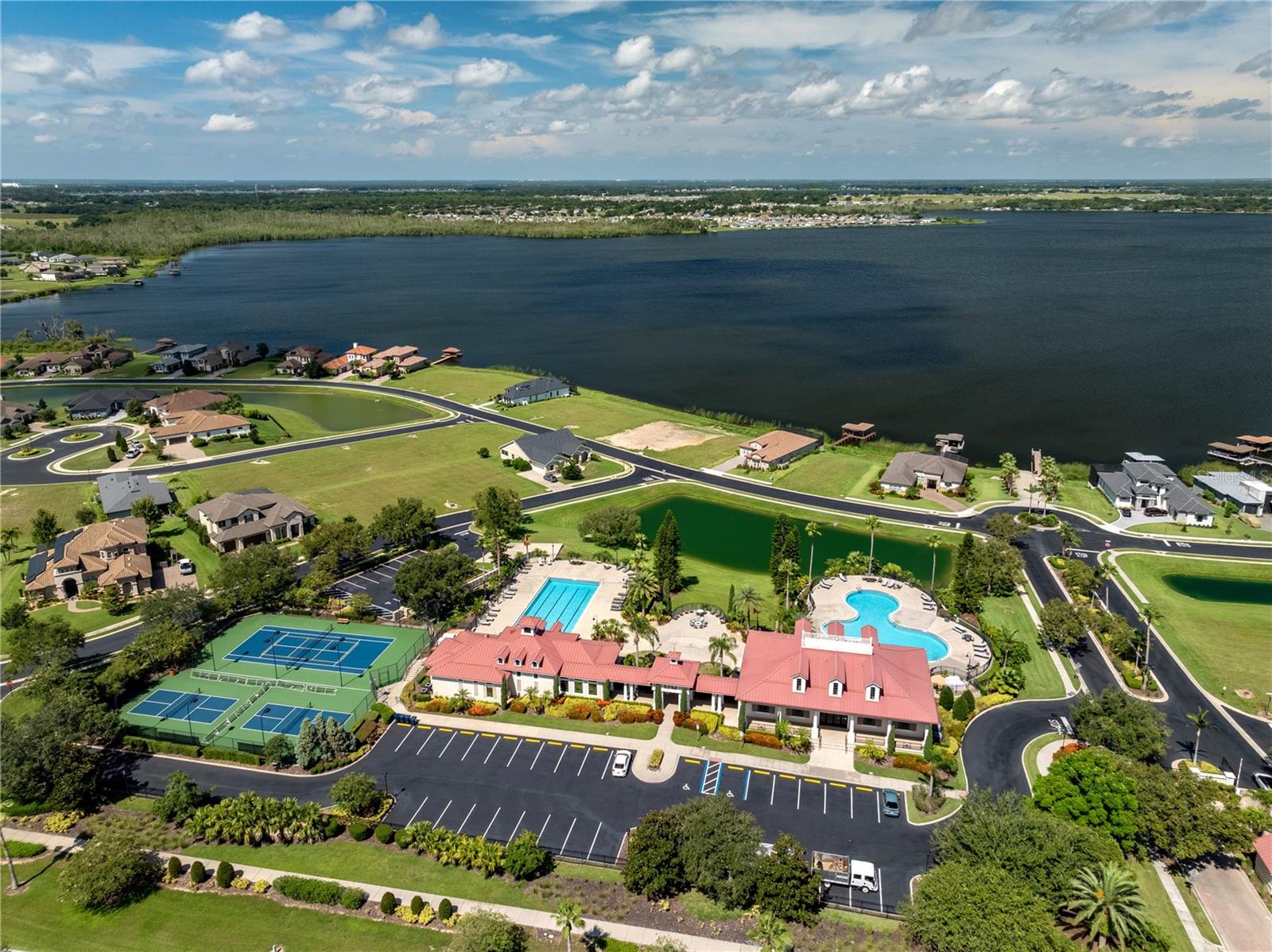 Image 18 of 37 For 422 Waterfern Trail Drive