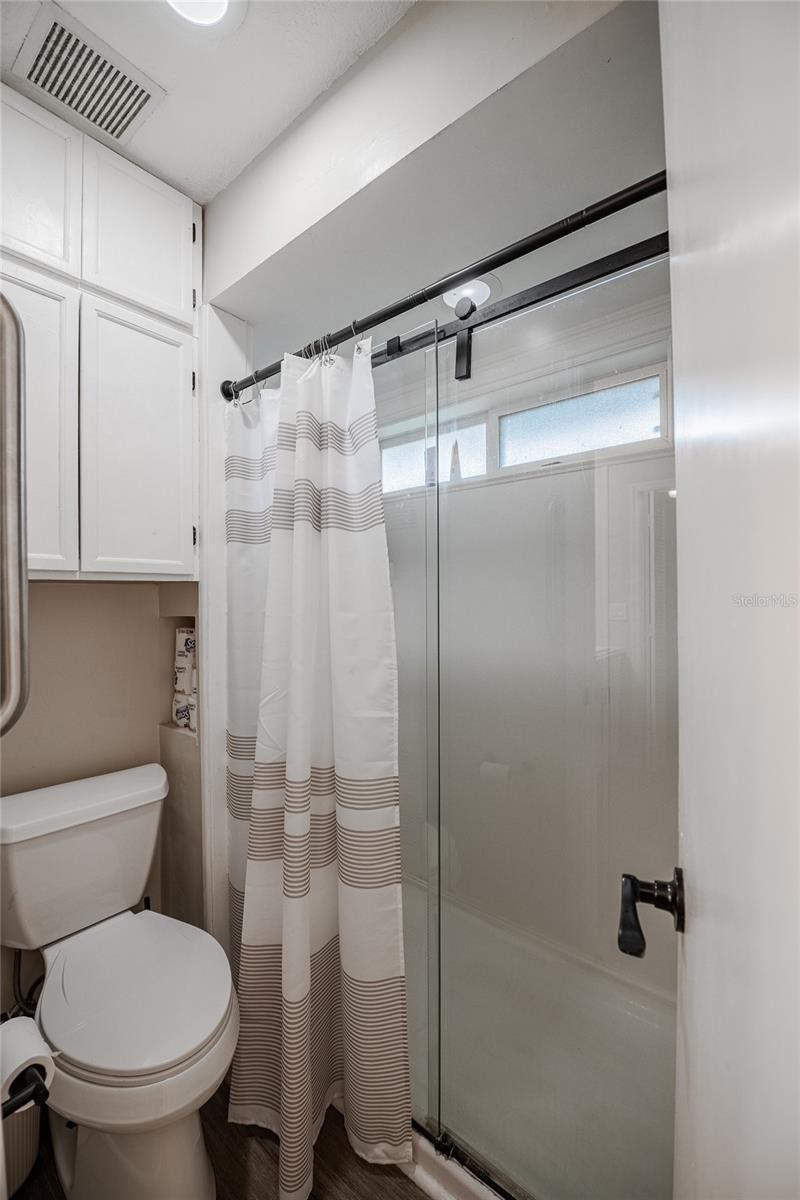 Image 21 of 51 For 3410 Timberlake Rd N