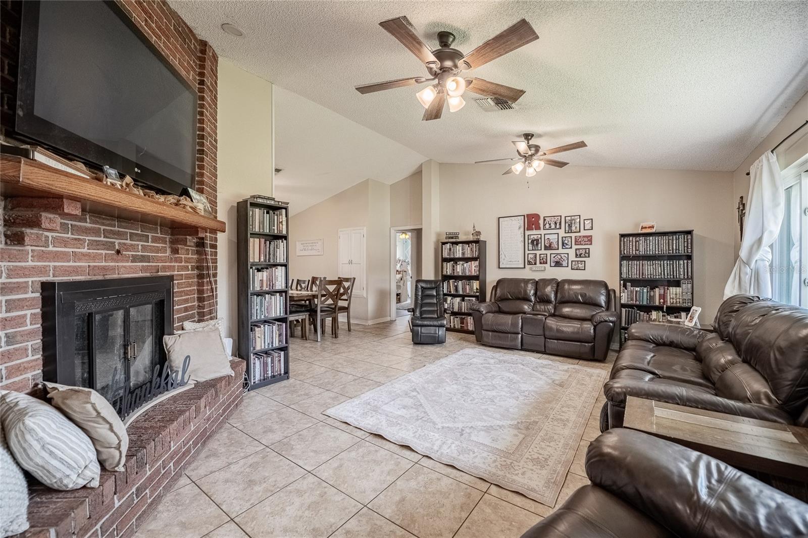 Image 7 of 51 For 3410 Timberlake Rd N