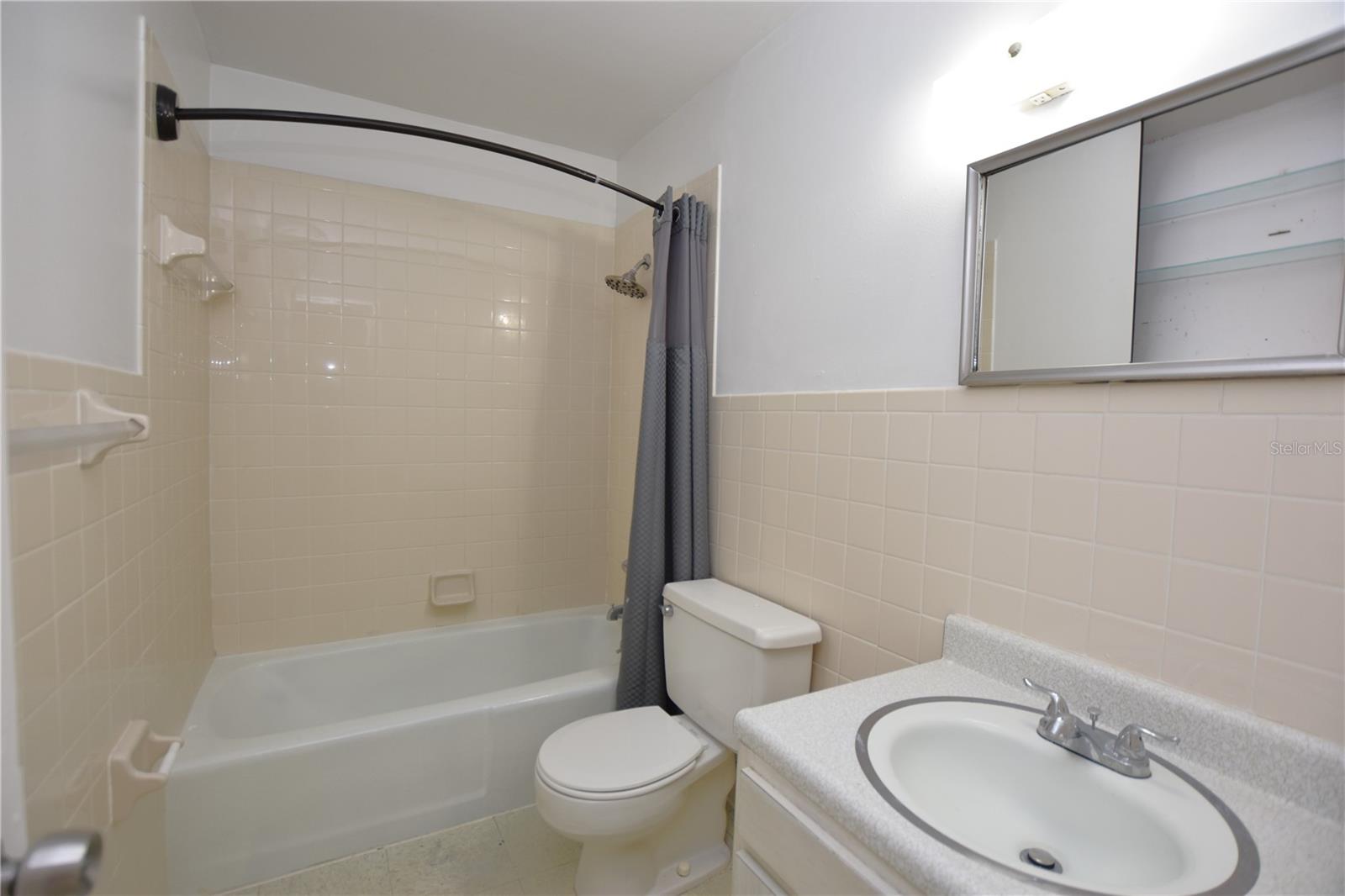 Image 14 of 17 For 619 Robin Road 3