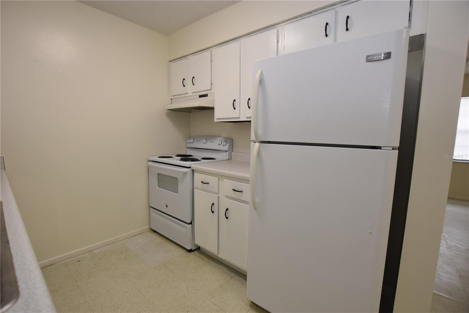 Image 3 of 17 For 619 Robin Road 3