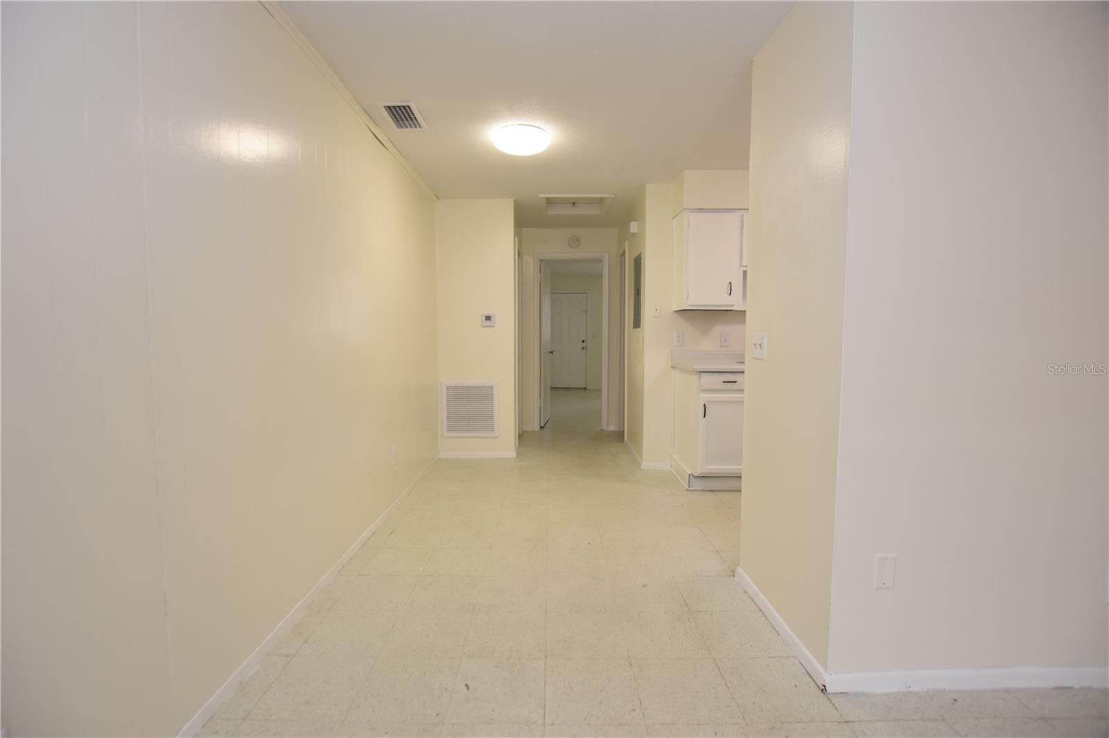 Image 7 of 17 For 619 Robin Road 3