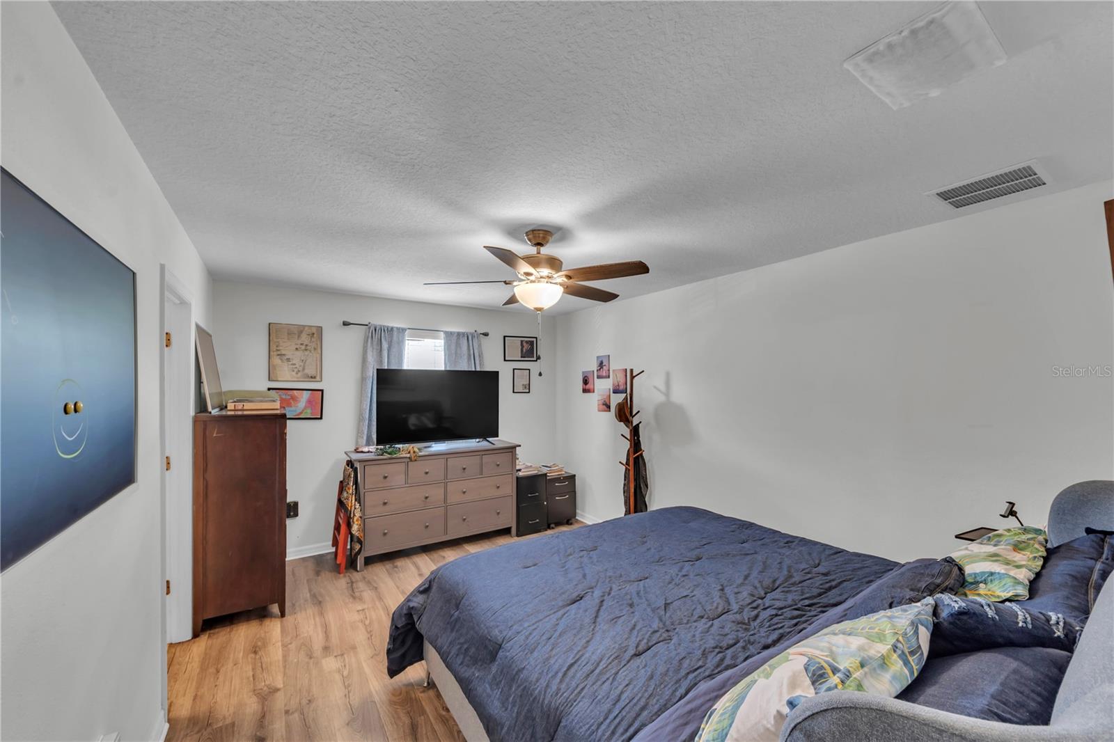 Image 16 of 31 For 1939 Greenwood Valley Drive