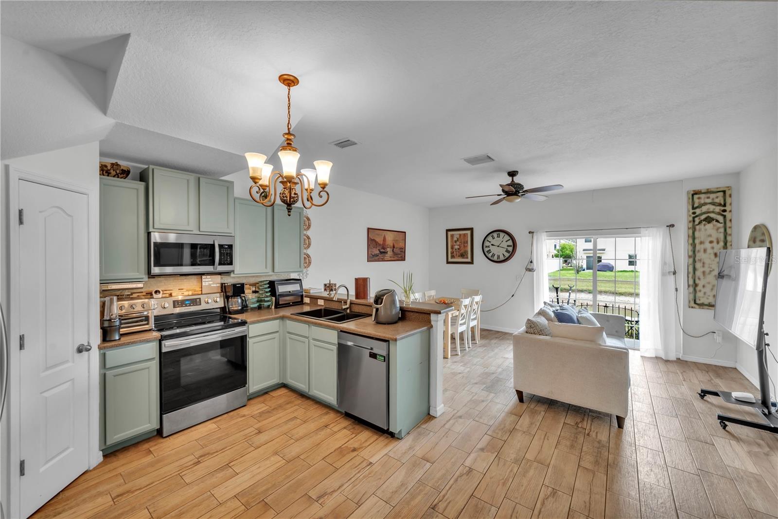 Image 4 of 31 For 1939 Greenwood Valley Drive