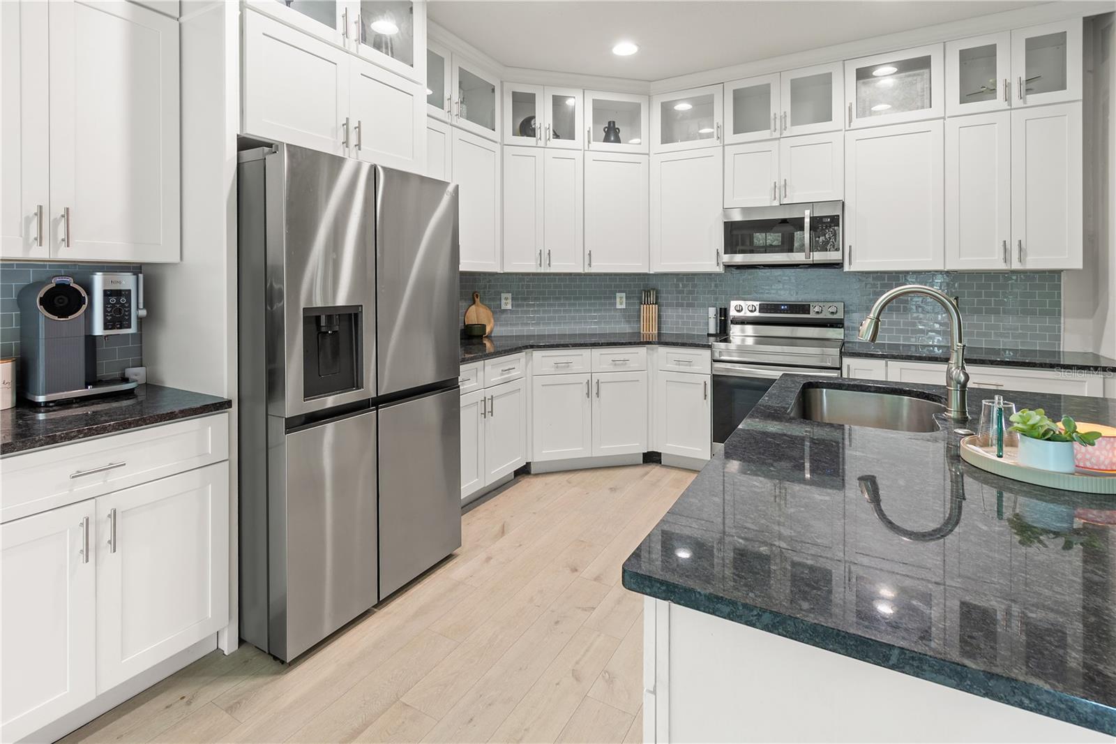 Listing photo id 15 for 3818 Serenade Lane 3818