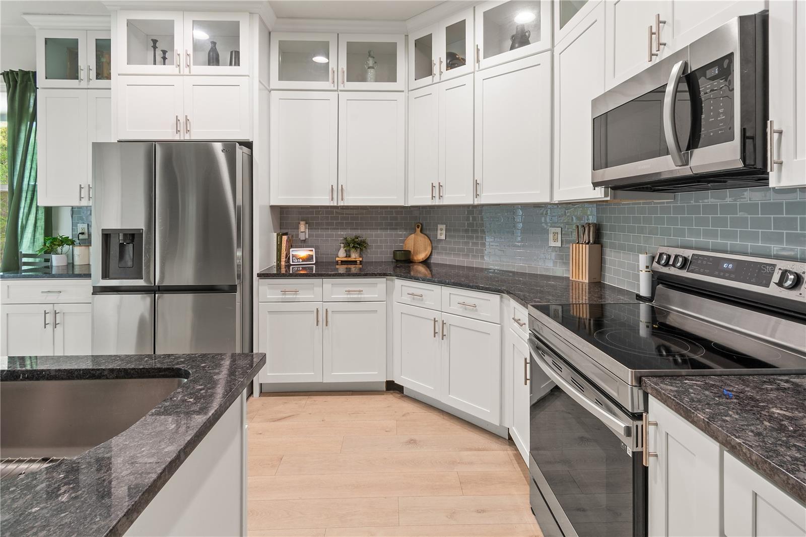 Listing photo id 16 for 3818 Serenade Lane 3818