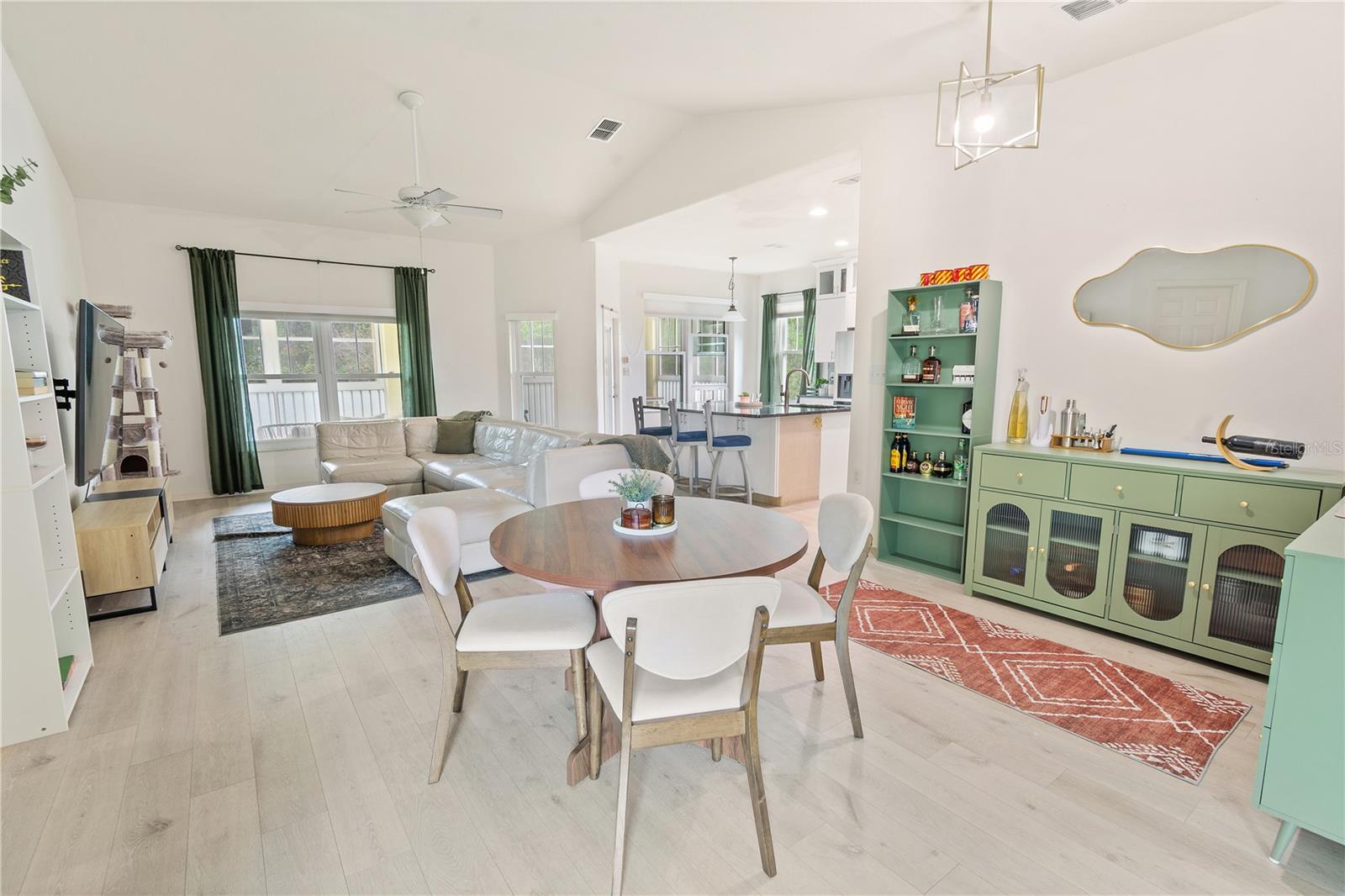 Listing photo id 0 for 3818 Serenade Lane 3818