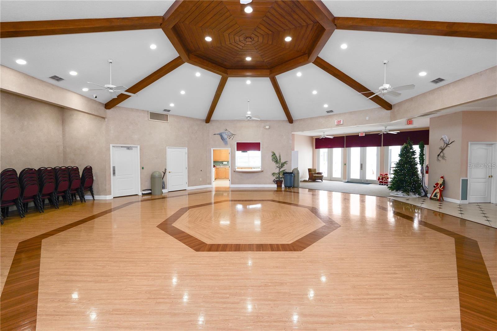 Listing photo id 32 for 3818 Serenade Lane 3818