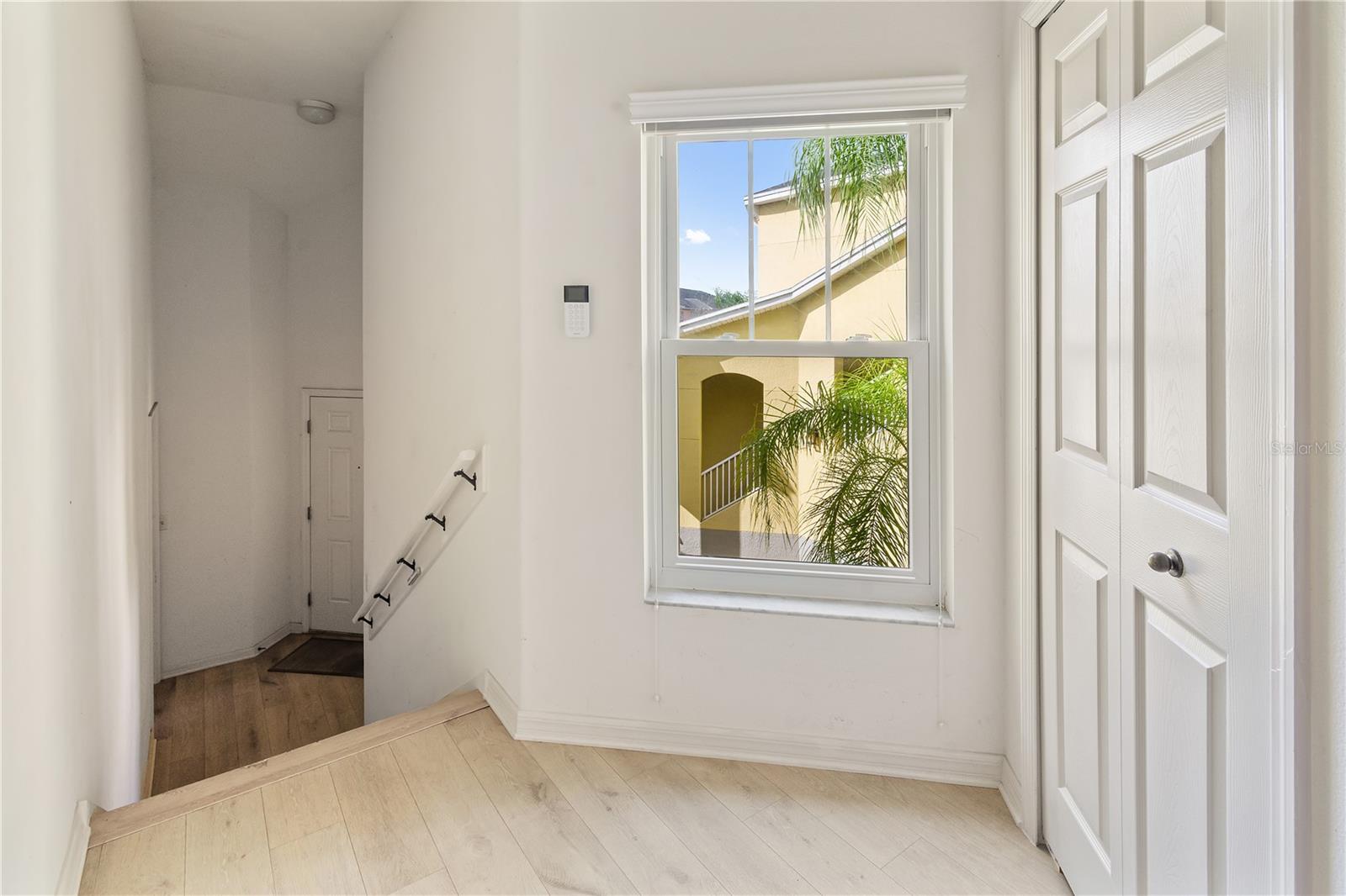 Listing photo id 5 for 3818 Serenade Lane 3818