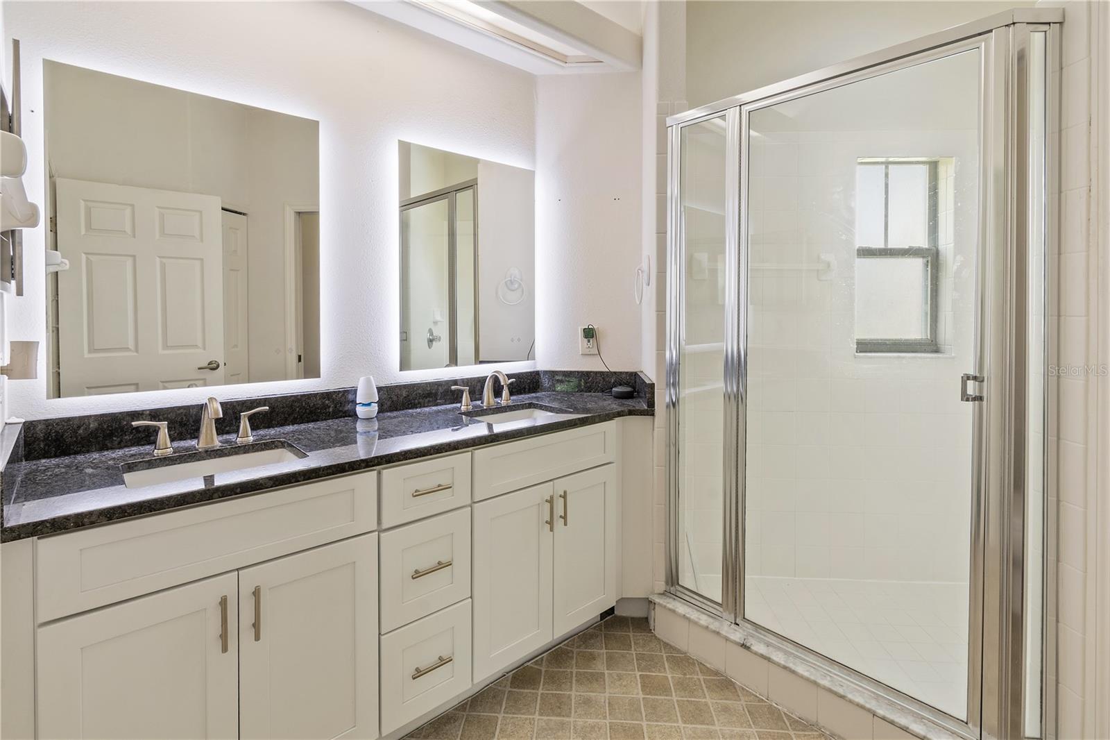 Listing photo id 6 for 3818 Serenade Lane 3818