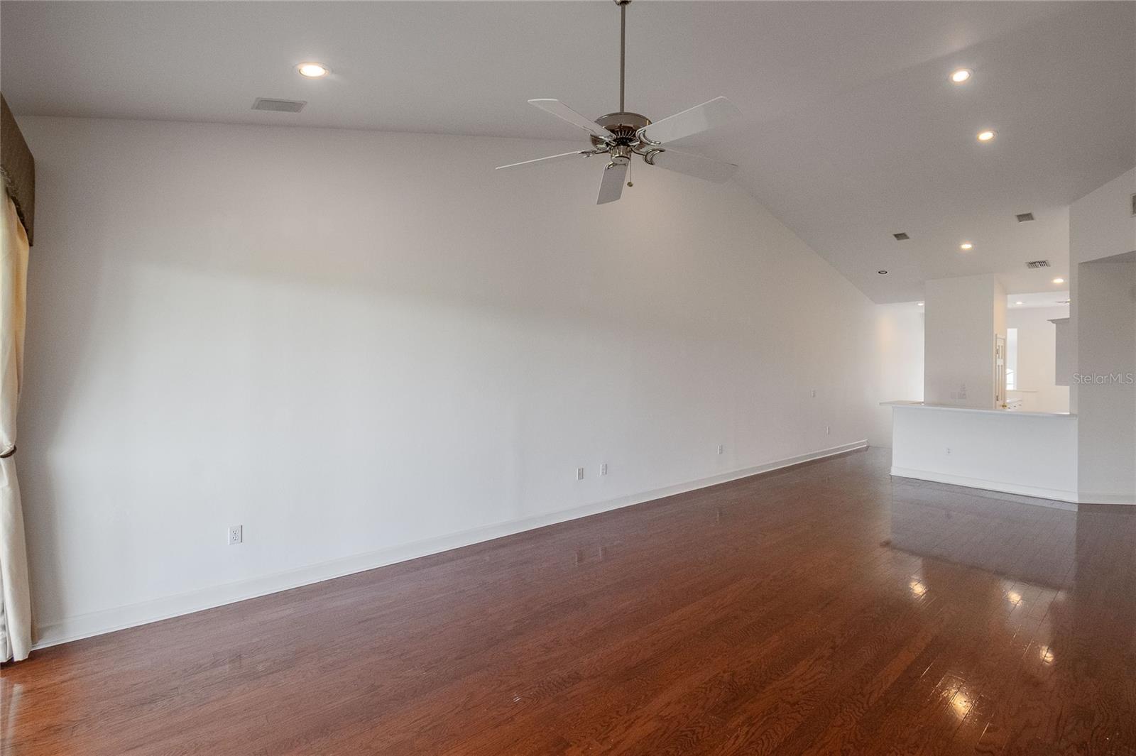 Image 11 of 34 For 447 Enclave Place 447