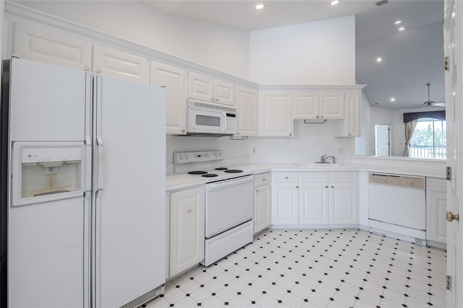 Image 14 of 34 For 447 Enclave Place 447