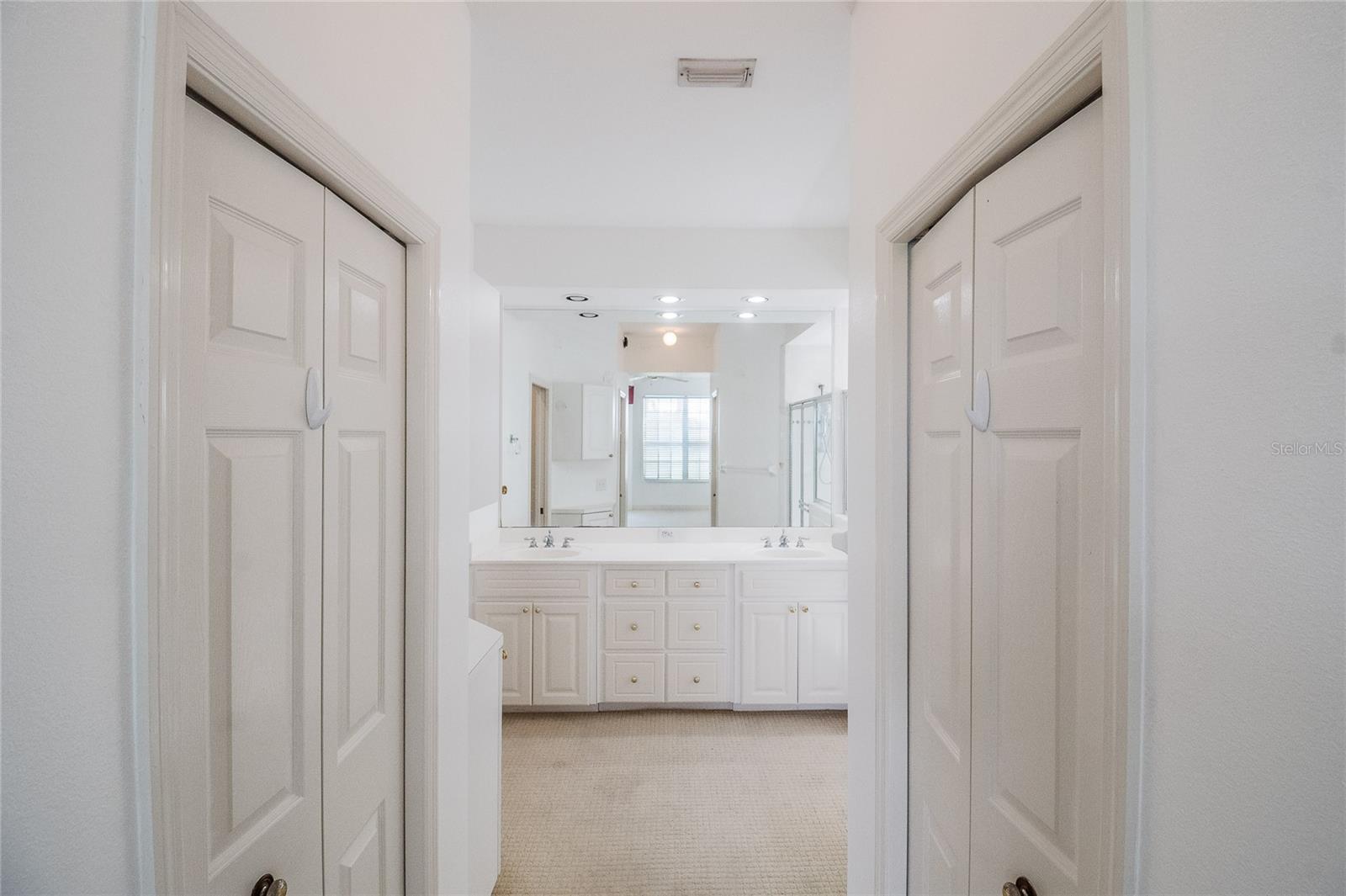 Image 21 of 34 For 447 Enclave Place 447