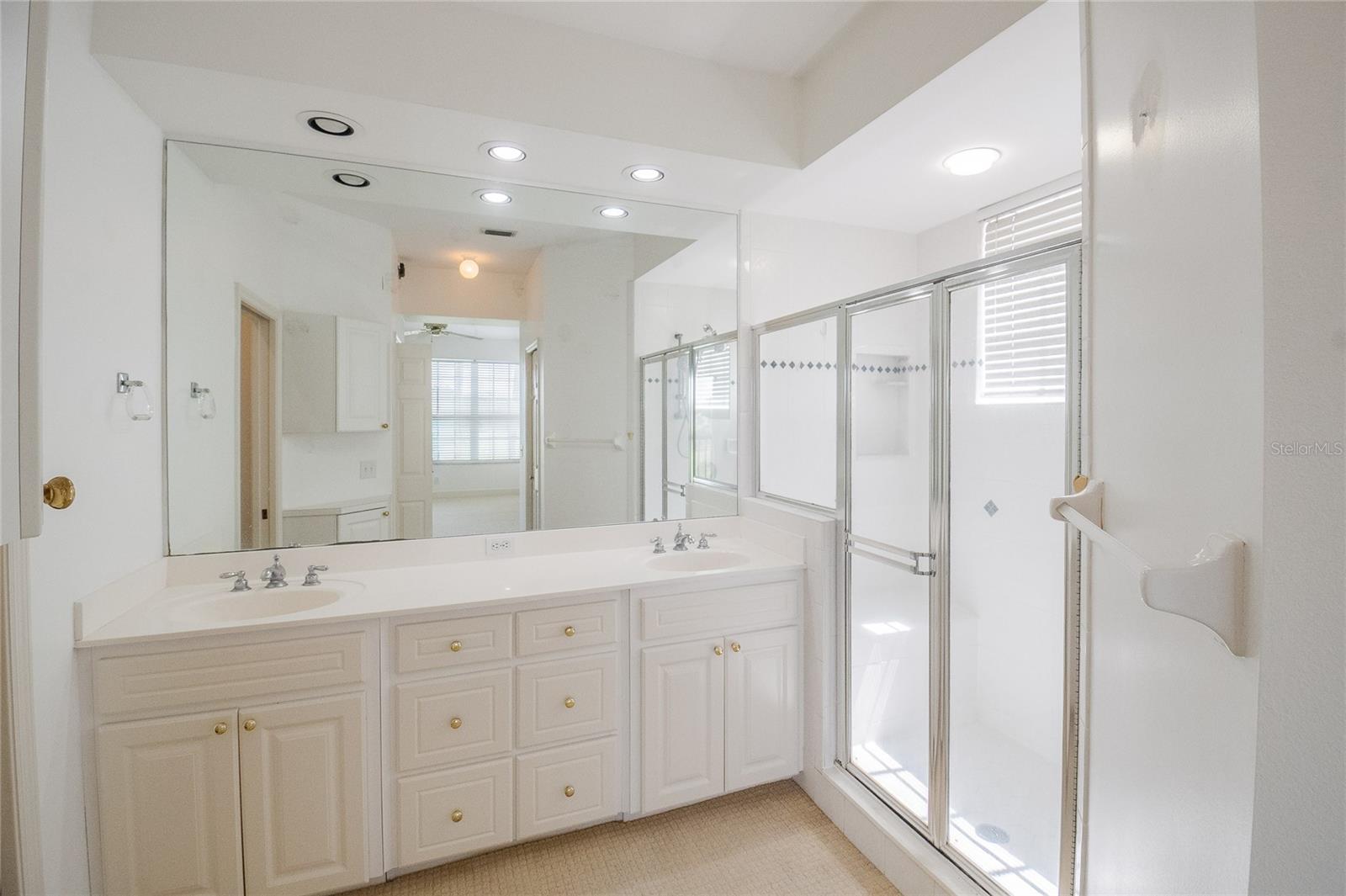 Image 22 of 34 For 447 Enclave Place 447