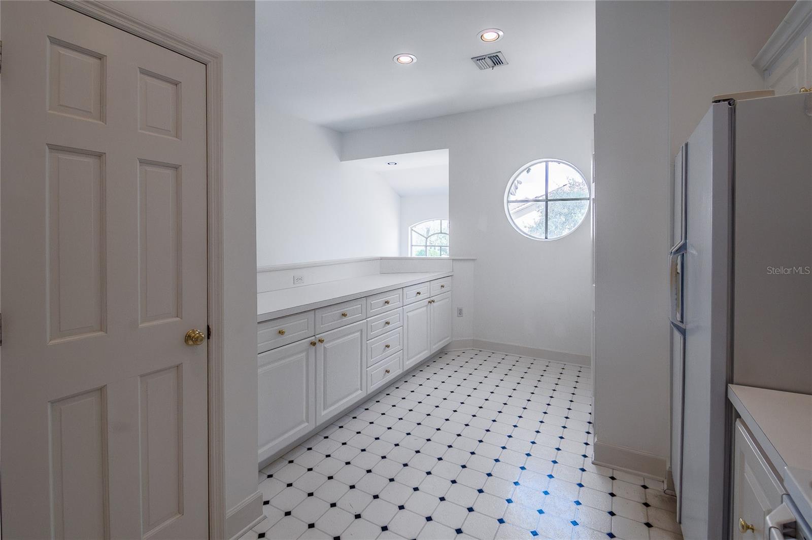 Image 6 of 34 For 447 Enclave Place 447