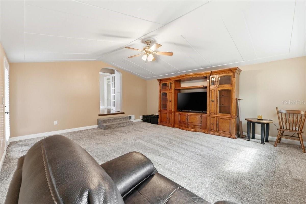 Image 17 of 41 For 624 Avenue A Ne