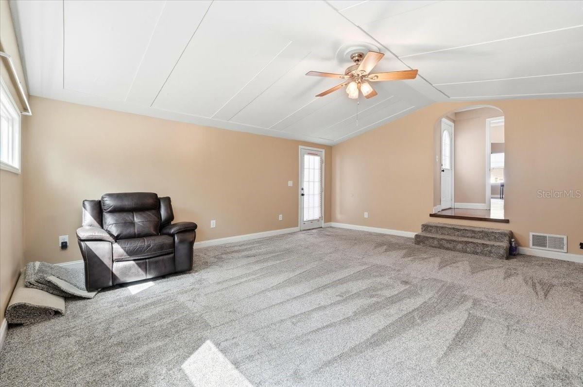 Image 18 of 41 For 624 Avenue A Ne