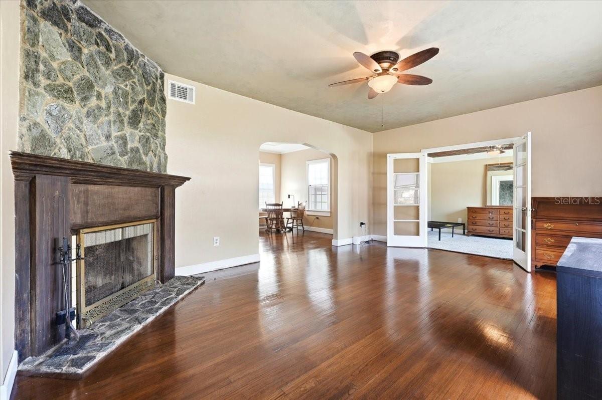 Image 2 of 41 For 624 Avenue A Ne