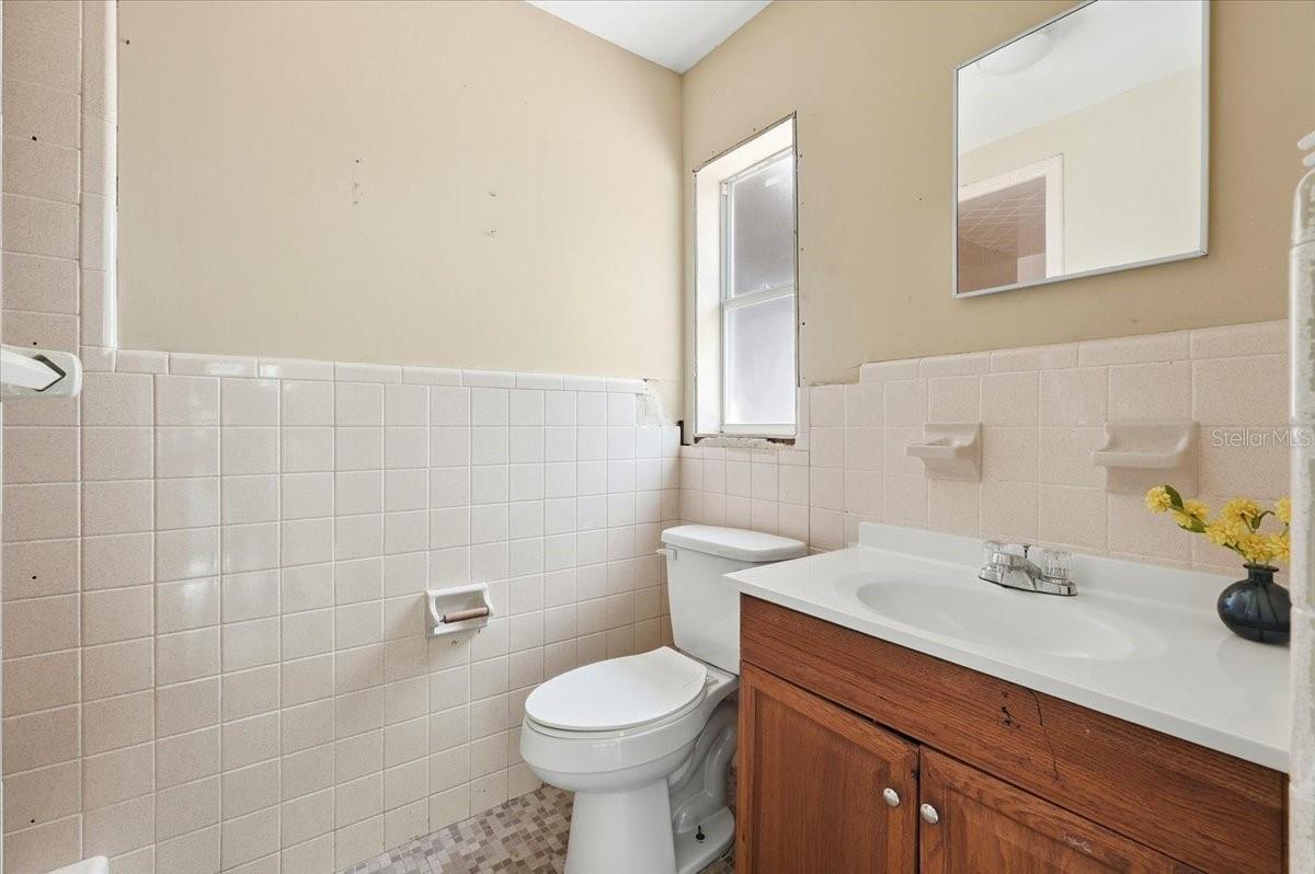 Image 23 of 41 For 624 Avenue A Ne