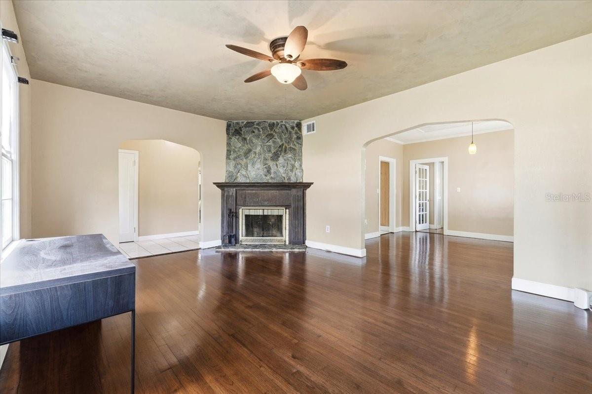 Image 7 of 41 For 624 Avenue A Ne