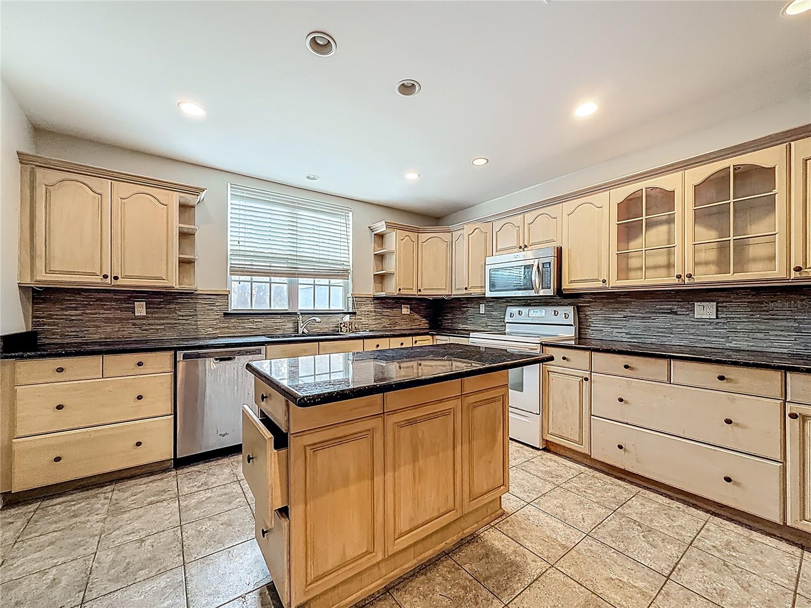 Image 24 of 100 For 1518 Dawn Heights Drive