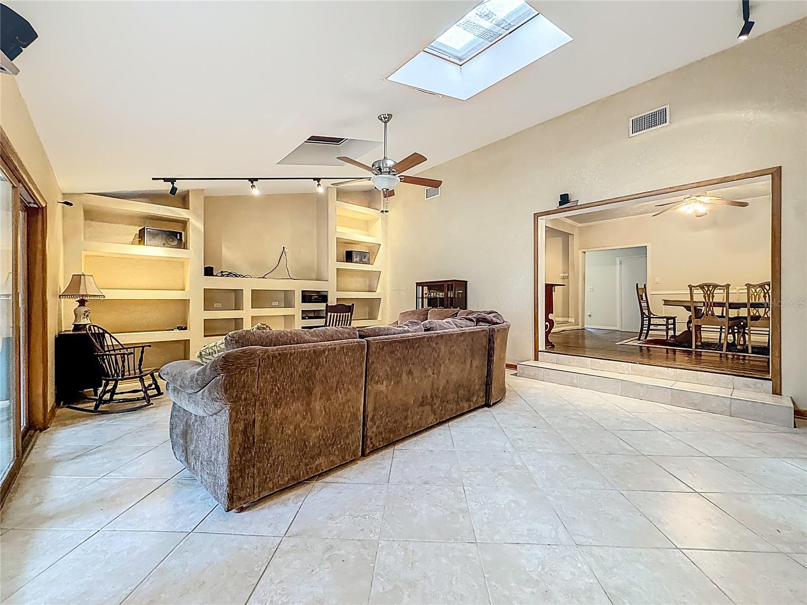 Image 34 of 100 For 1518 Dawn Heights Drive