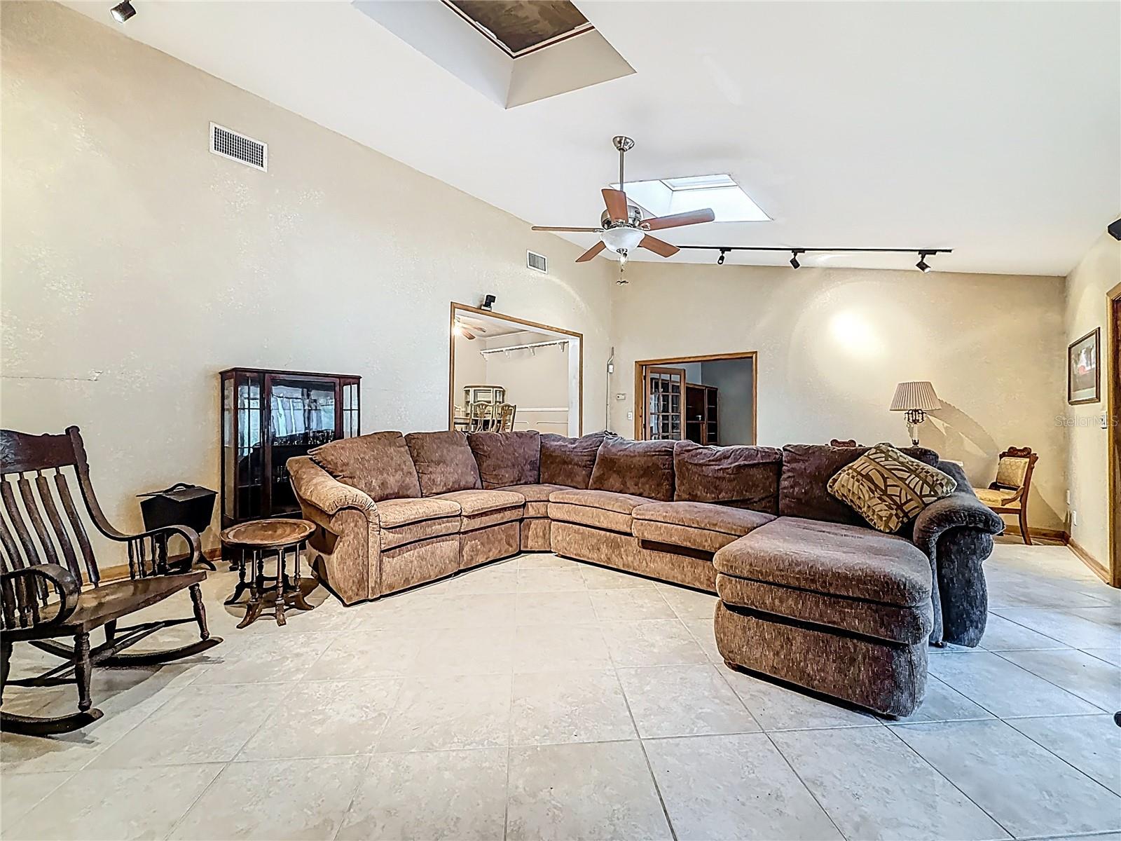 Image 35 of 100 For 1518 Dawn Heights Drive