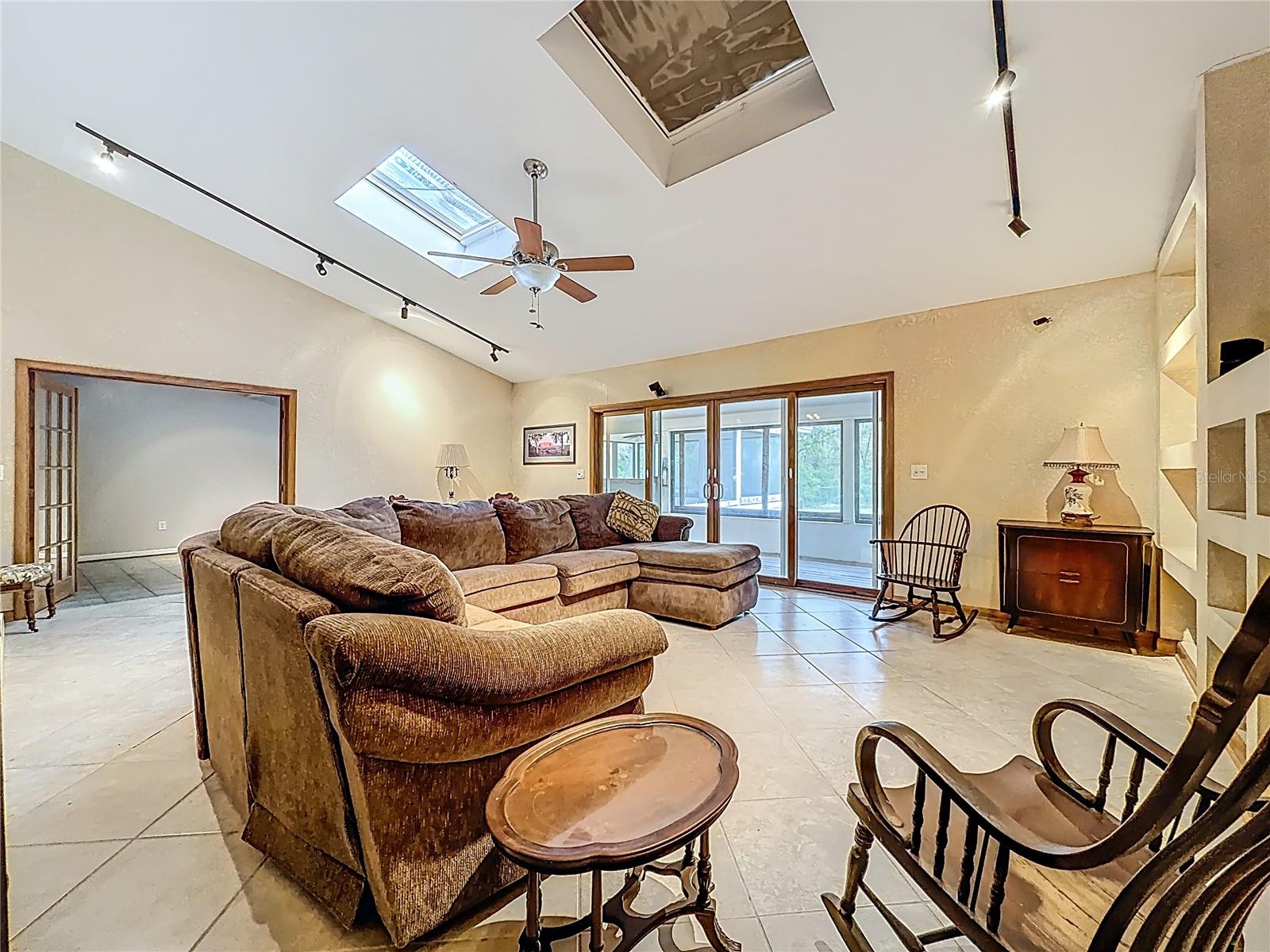 Image 36 of 100 For 1518 Dawn Heights Drive