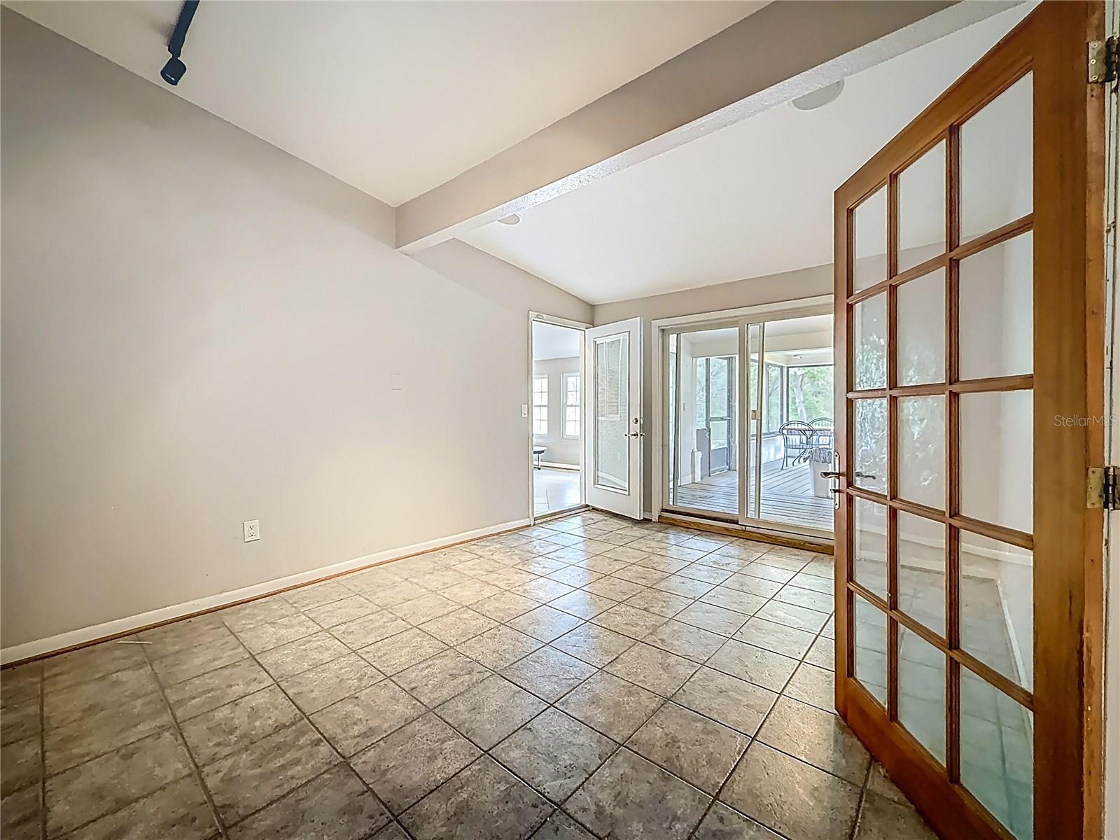 Image 37 of 100 For 1518 Dawn Heights Drive