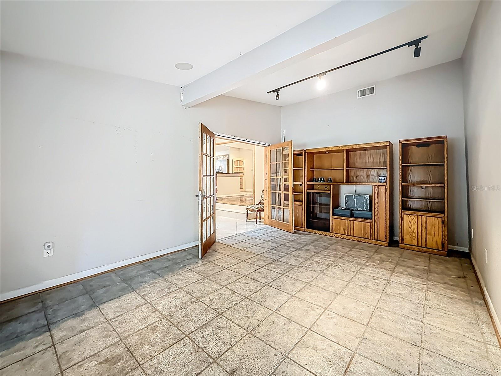 Image 39 of 100 For 1518 Dawn Heights Drive