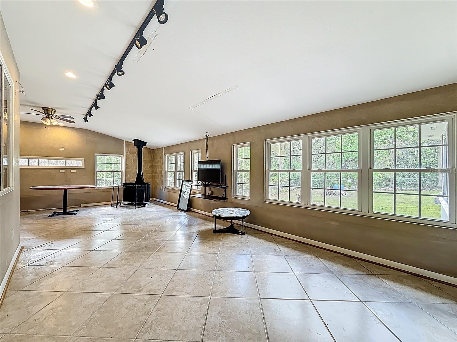 Image 41 of 100 For 1518 Dawn Heights Drive