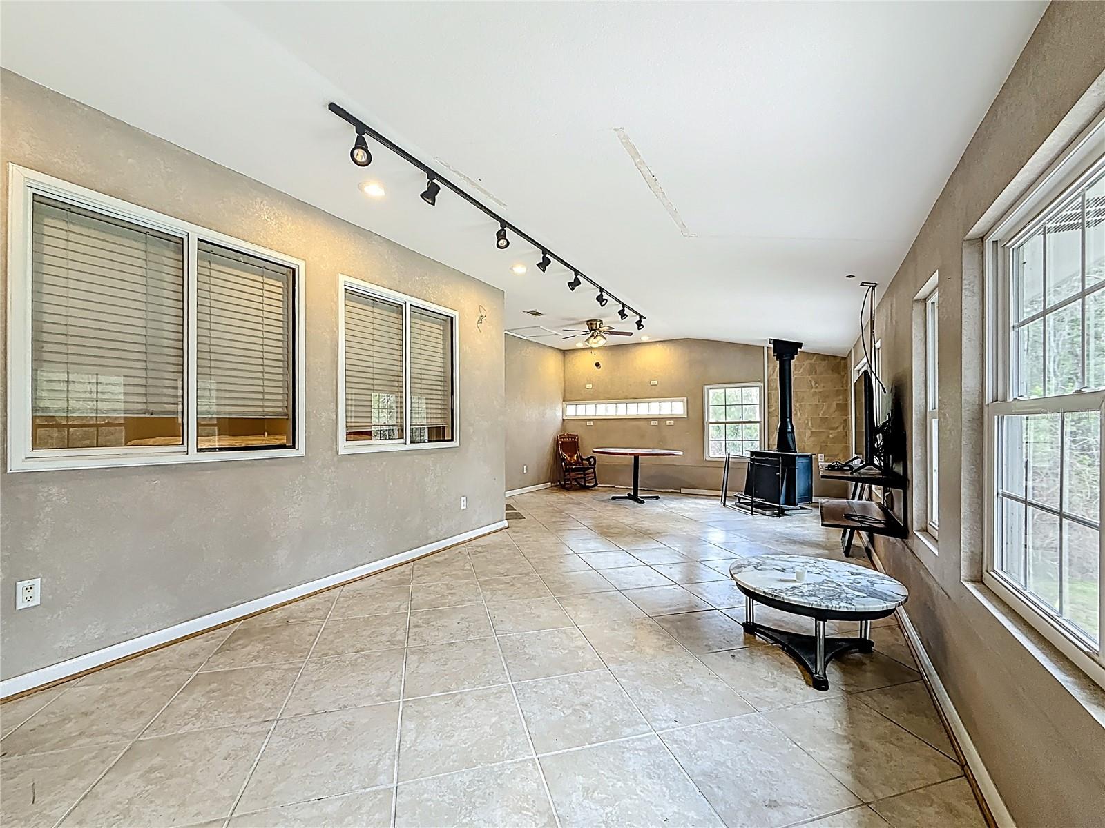 Image 42 of 100 For 1518 Dawn Heights Drive