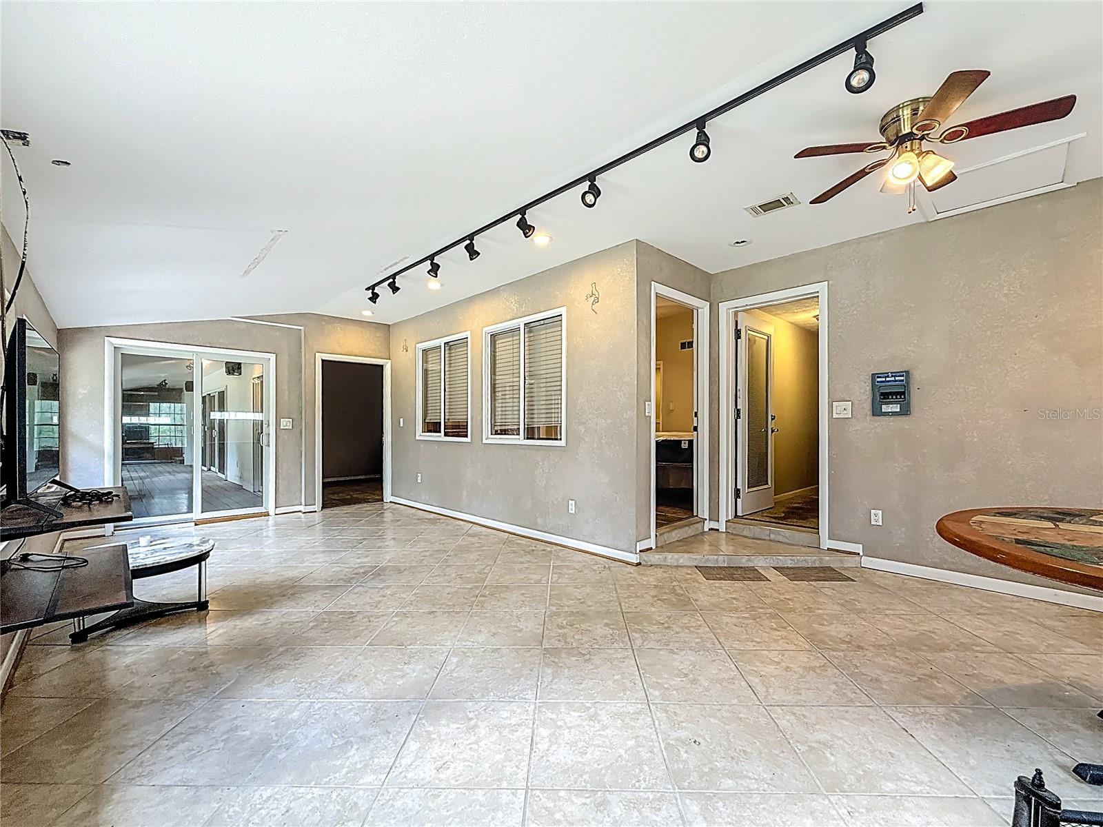 Image 43 of 100 For 1518 Dawn Heights Drive