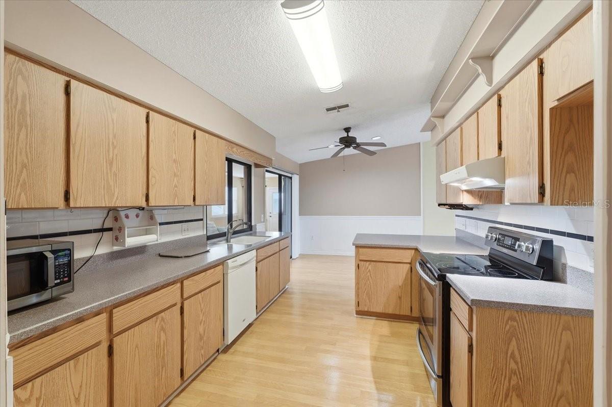 Image 10 of 35 For 2363 Sea Island Circle S