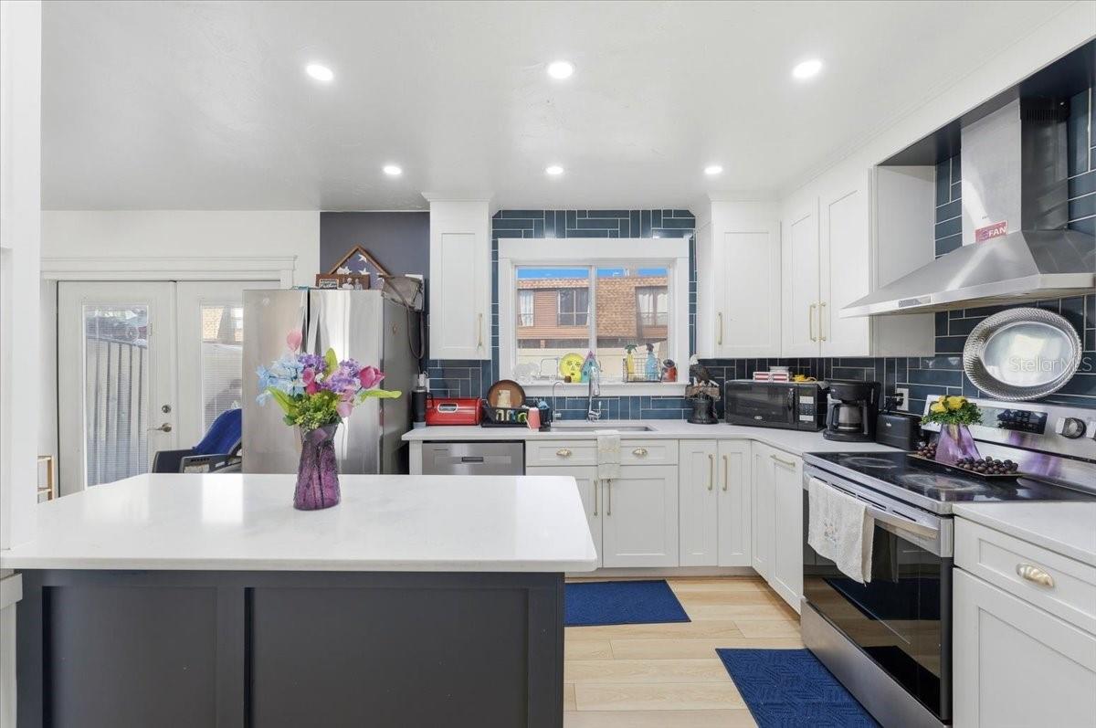 Image 14 of 34 For 1836 Crystal Lake Drive 70