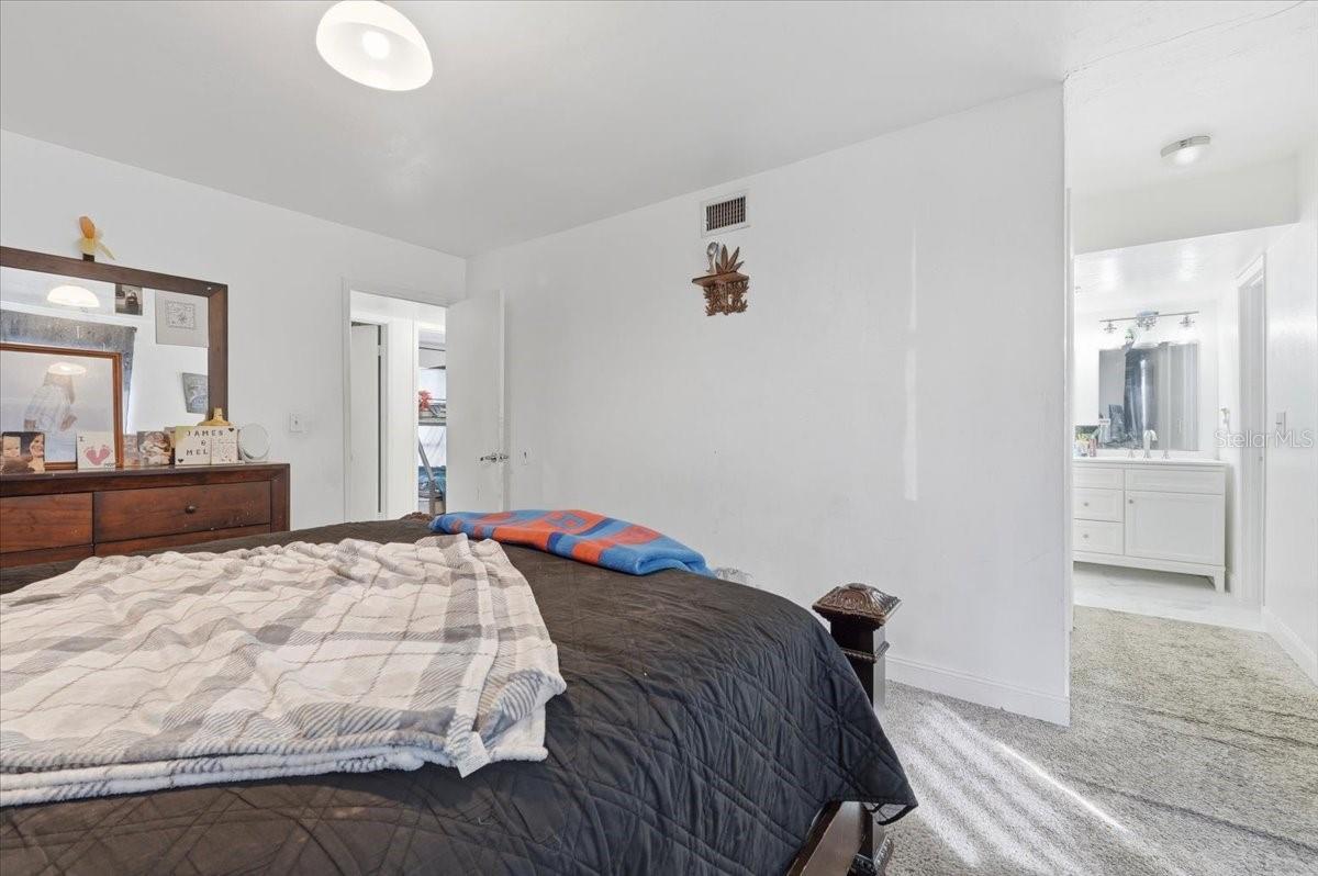 Image 21 of 34 For 1836 Crystal Lake Drive 70