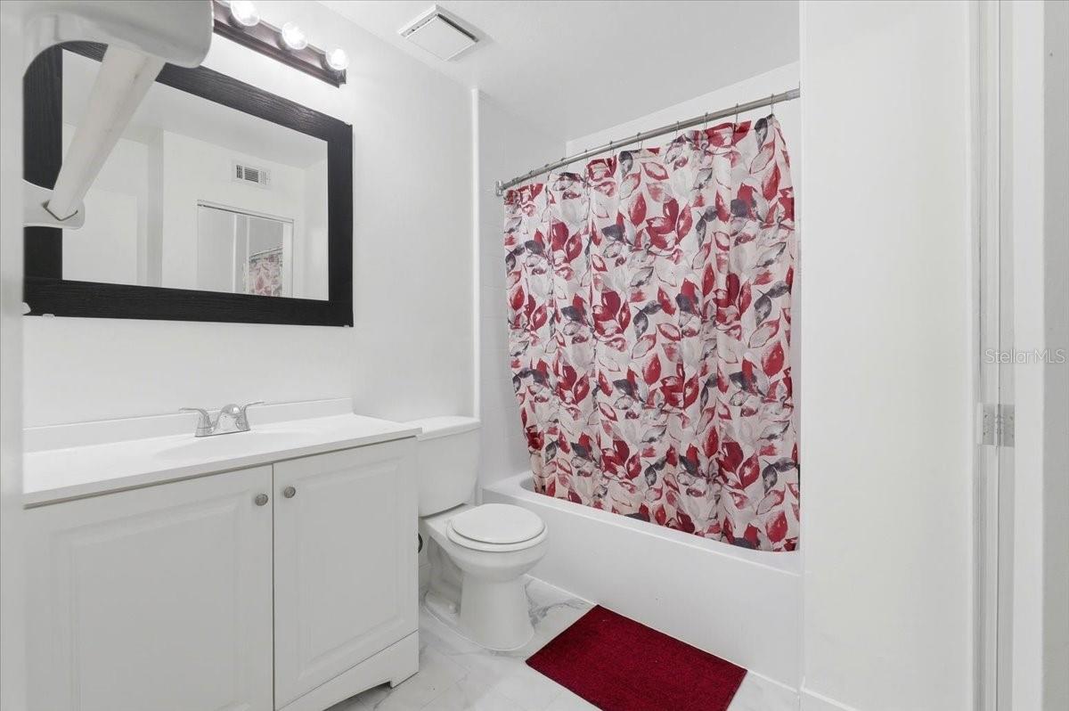 Image 27 of 34 For 1836 Crystal Lake Drive 70