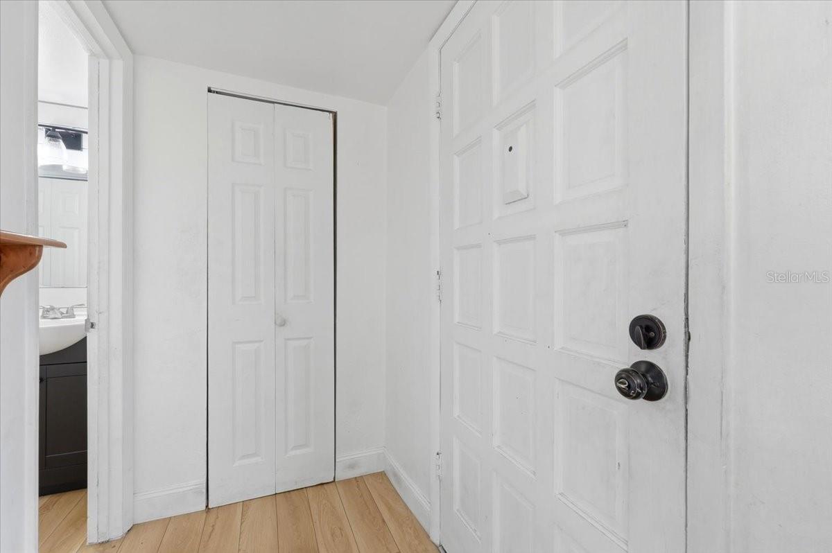 Image 7 of 34 For 1836 Crystal Lake Drive 70