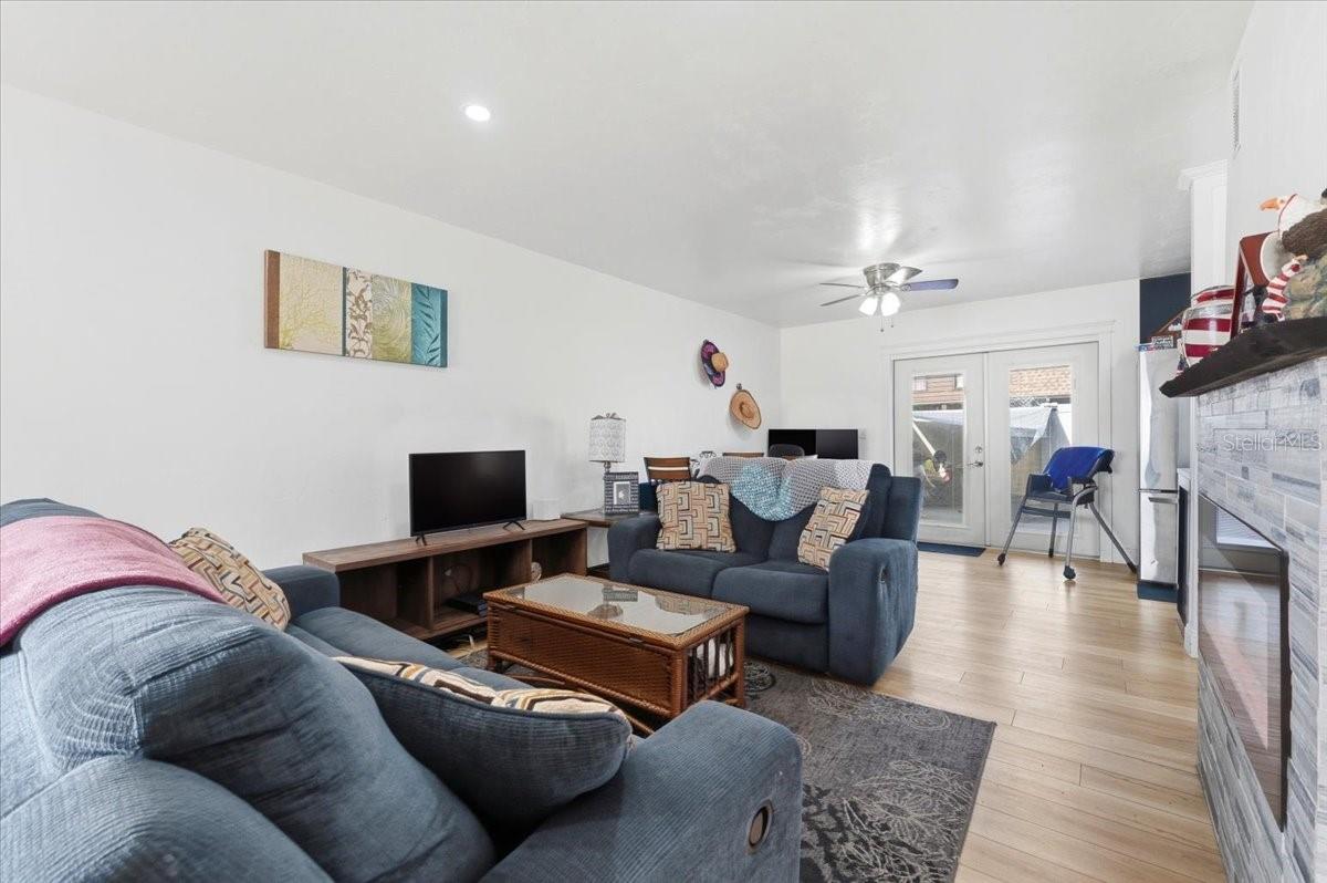 Image 8 of 34 For 1836 Crystal Lake Drive 70