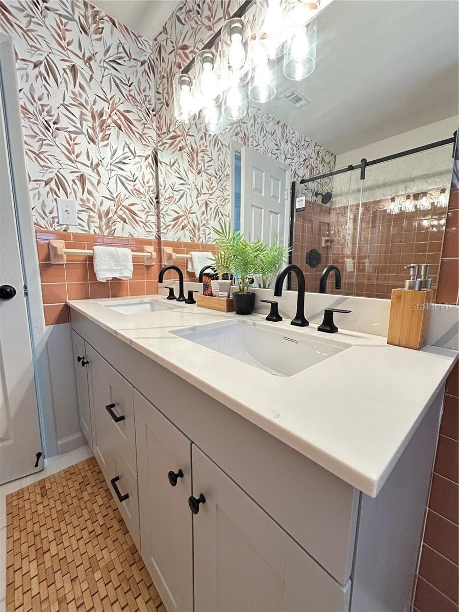 Image 11 of 35 For 4909 Fleetwood Street