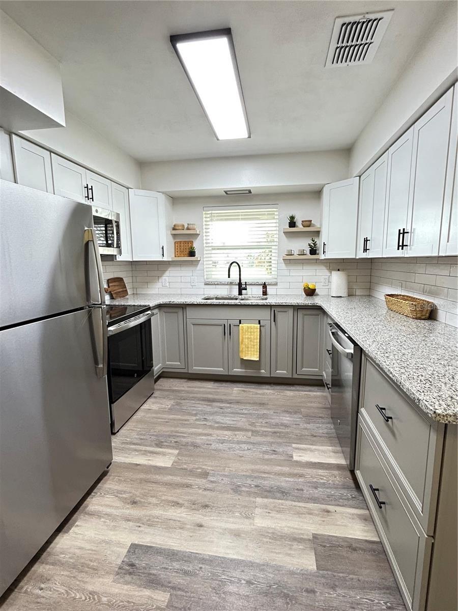 Image 3 of 35 For 4909 Fleetwood Street